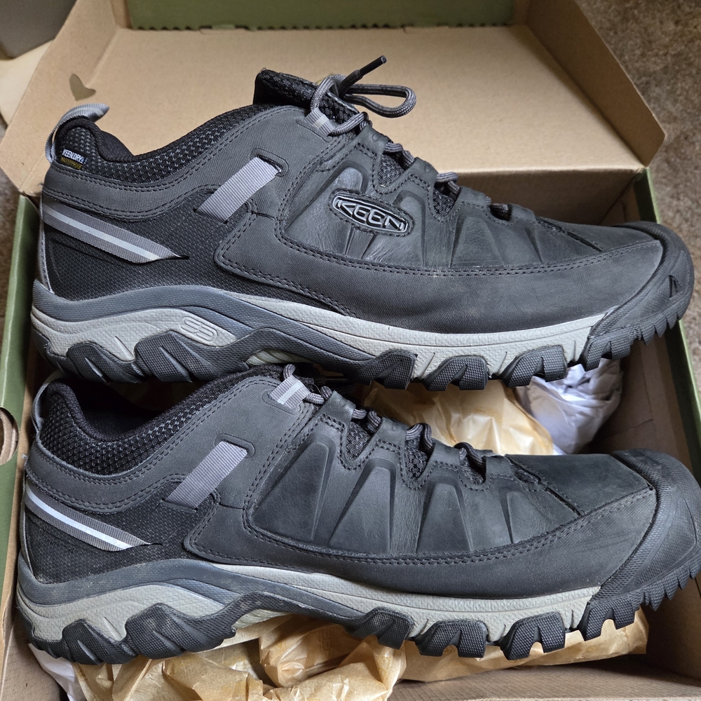 Keen Men's Black and Gray Athletic Shoes